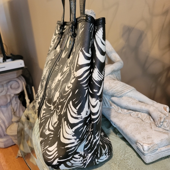 L.A.M.B. by Gwen Stefani Black White Tote Bag Luxury Designer #607 - Picture 4 of 15
